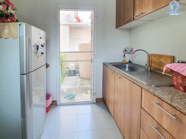 บ้านแฝดมือสองแบรนด์คุณภาพจาก Q.House โครงการ เดอะทรัสต์วิลล์ กาญจนาภิเษก-หทัยราษฎร์  เนื้อที่ 35 ตร.ว. ฟังก์ชัน 3 ห้องนอน 2 ห้องน้ำ บ้านสวยพร้อมเข้าอยู่ แถมเฟอร์นิเจอร์+ เครื่องปรับอากาศ 2 เครื่อง  บนทำเลศักยภาพ ที่เชื่อมต่อถนนหลายเส้นทาง เดินทางสะดวก ใกล้ทางด่วน "จตุโชติ"...